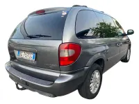 Usata Chrysler Voyager 143 CV (105 kW) 2007 Grigio scuro Monovolume