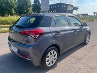Usata Hyundai i20 Blackline 75 CV (55 kW) 2017 Grigio Berlina