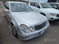 Usado Mercedes E320 Avantgarde 204 CV (150 kW) 2004 Gris Berlina
