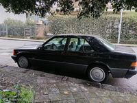 Usata Mercedes 190 105 CV (77 kW) 1991 Grigio Berlina