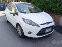 Begagnad Ford Fiesta 75 HK (55 kW) 2010 Vit Sedan