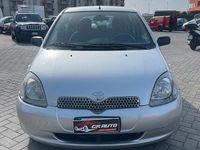 Usata Toyota Yaris 68 CV (50 kW) 2000 Grigio Berlina