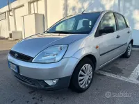 Usado Ford Fiesta 68 HP (50 kW) 2003 Cinzento Citadino