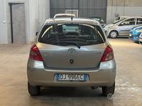 Usata Toyota Yaris Sol 69 CV (50 kW) 2008 Grigio Utilitaria