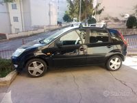 Usata Ford Fiesta 73 CV (53 kW) 2005 Nero Utilitaria