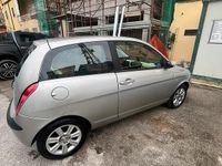 Usata Lancia Ypsilon 70 CV (51 kW) 2004 Grigio Utilitaria
