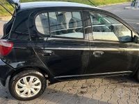 Usata Toyota Yaris 68 CV (50 kW) 2001 Nero Utilitaria