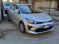 Usata Kia Rio Urban 82 CV (60 kW) 2022 Argento Berlina