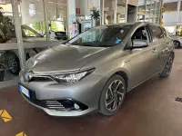 Usata Toyota Auris Hybrid Lounge 99 CV (72 kW) 2016 Grigio Berlina