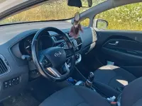 Usata Kia Rio 75 CV (55 kW) 2015 Bianco Berlina