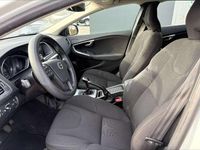 Usata Volvo V40 Business Edition 120 CV (88 kW) 2018 Bianco Utilitaria