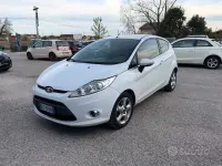 Usata Ford Fiesta 90 CV (66 kW) 2010 Bianco Berlina
