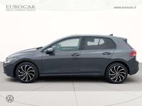 Usata VW Golf VIII Life 131 CV (96 kW) 2022 Dolphin grey metallizzato Berlina