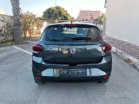 Usata Dacia Sandero Essentiel 101 CV (74 kW) 2022 Grigio Berlina