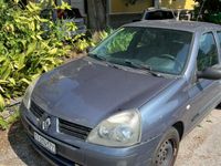 Usado Renault Clio II 58 CV (42 kW) 2006 Gris Utilitario
