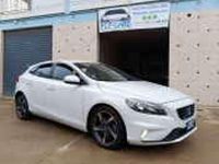 Gebraucht Volvo V40 R-Design Momentum 114 PS (83 kW) 2015 Weiß Limousine