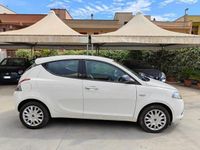 Usata Lancia Ypsilon S 95 CV (69 kW) 2015 Bianco pastello Utilitaria
