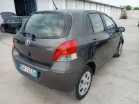 Usata Toyota Yaris 90 CV (66 kW) 2010 Grigio Utilitaria