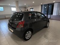 Usata Toyota Yaris Sol 90 CV (66 kW) 2009 Grigio Utilitaria