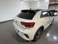 Usata VW T-Roc R-line 116 CV (85 kW) 2022 Beige SUV