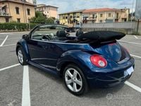 Usata VW New Beetle Cabriolet 105 CV (77 kW) 2007 Blu/azzurro Cabrio