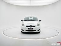 Usata Toyota Yaris Sol 69 CV (50 kW) 2011 Bianco Utilitaria