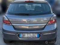 Usata Opel Astra 120 CV (88 kW) 2007 Grigio Berlina