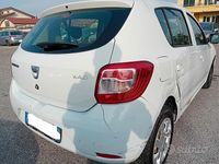 Usata Dacia Sandero Lauréate 75 CV (55 kW) 2013 Bianco Berlina