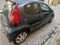 Usata Peugeot 107 68 CV (50 kW) 2010 Nero Utilitaria