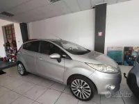 Usata Ford Fiesta 97 CV (71 kW) 2009 Grigio Berlina
