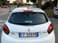 Usata Peugeot 208 Access 82 CV (60 kW) 2017 Bianco Utilitaria