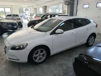 Usata Volvo V40 Kinetic 150 CV (110 kW) 2015 Bianco Berlina