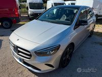 Usata Mercedes B200 Night 150 CV (110 kW) 2021 Argento Monovolume