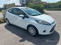 Usata Ford Fiesta Titanium 68 CV (50 kW) 2009 Bianco Utilitaria