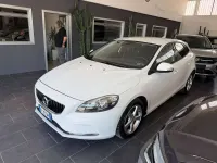 Usata Volvo V40 Kinetic 120 CV (88 kW) 2017 Bianco Berlina