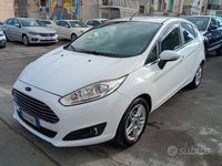 Usata Ford Fiesta Titanium 74 CV (54 kW) 2014 Bianco Berlina