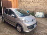Usata Peugeot 107 68 CV (50 kW) 2007 Grigio Utilitaria