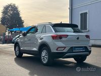 Usata VW T-Roc Life 110 CV (80 kW) 2024 Grigio SUV