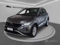 Usata VW T-Roc Life 150 CV (110 kW) 2023 Grigio SUV