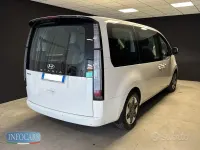 Usata Hyundai Staria 177 CV (130 kW) 2024 Bianco pastello Monovolume