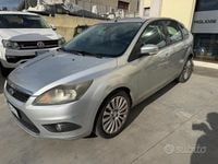 Usado Ford Focus 90 HP (66 kW) 2009 Cinzento Sedan