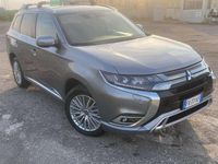 Usata Mitsubishi Outlander P-HEV Instyle 135 CV (99 kW) 2019 Grigio SUV