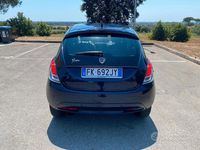 Usata Lancia Ypsilon Platinum 69 CV (50 kW) 2017 Blu Utilitaria