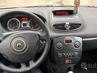 Usata Renault Clio II 85 CV (62 kW) 2007 Blu Berlina