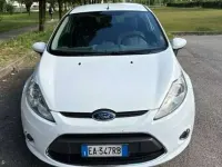 Usata Ford Fiesta Titanium 95 CV (69 kW) 2010 Bianco Berlina