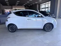 Usata Lancia Ypsilon 95 CV (69 kW) 2016 Grigio Utilitaria