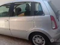 Usata Lancia Musa 90 CV (66 kW) 2012 Grigio Monovolume