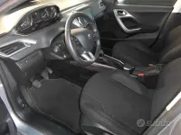 Usata Peugeot 2008 Active 68 CV (50 kW) 2015 Grigio SUV