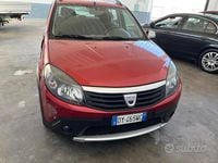 Usata Dacia Sandero Lauréate 87 CV (63 kW) 2009 Rosso Berlina