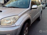 Begagnad Toyota RAV4 128 HK (94 kW) 2005 Grå SUV